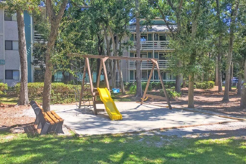 Cute 2 Bedroom, 2 Bath Condo At Folly Field Beach ヒルトンヘッドアイランド エクステリア 写真