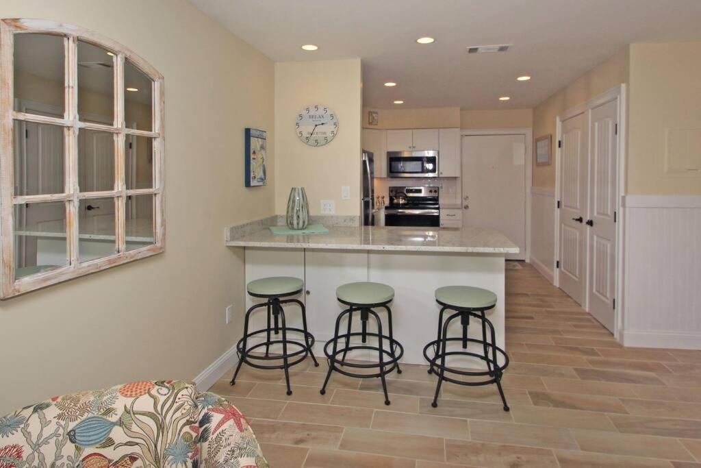 Cute 2 Bedroom, 2 Bath Condo At Folly Field Beach ヒルトンヘッドアイランド エクステリア 写真